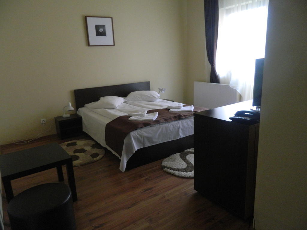 Pensiunea Casa Cu Flori Cisnadioara Room photo