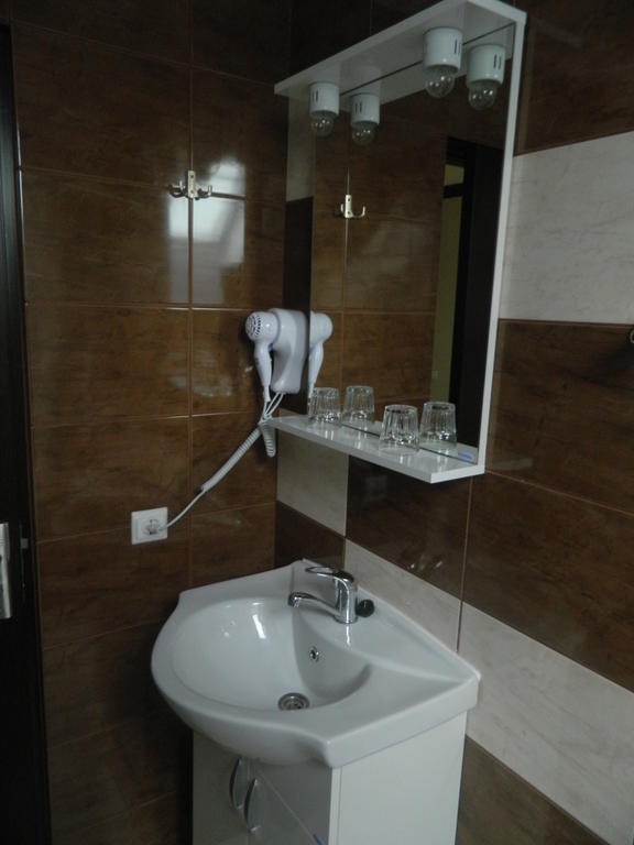 Pensiunea Casa Cu Flori Cisnadioara Room photo